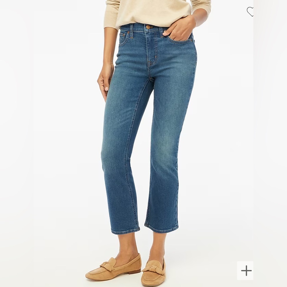 NWT  J crew Mid-rise flare crop jean in signature stretch
Size 28T